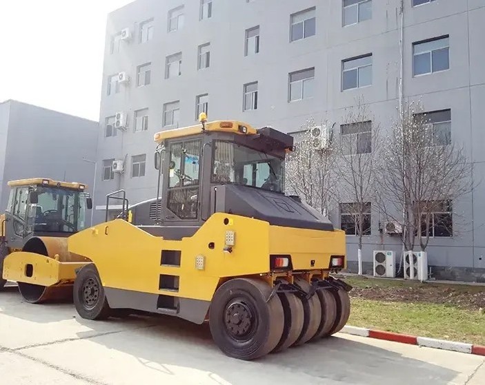 Factory XP203 20 Ton Road Rubber Pneumatic Tire Vibratory Compactor Roller for Sale