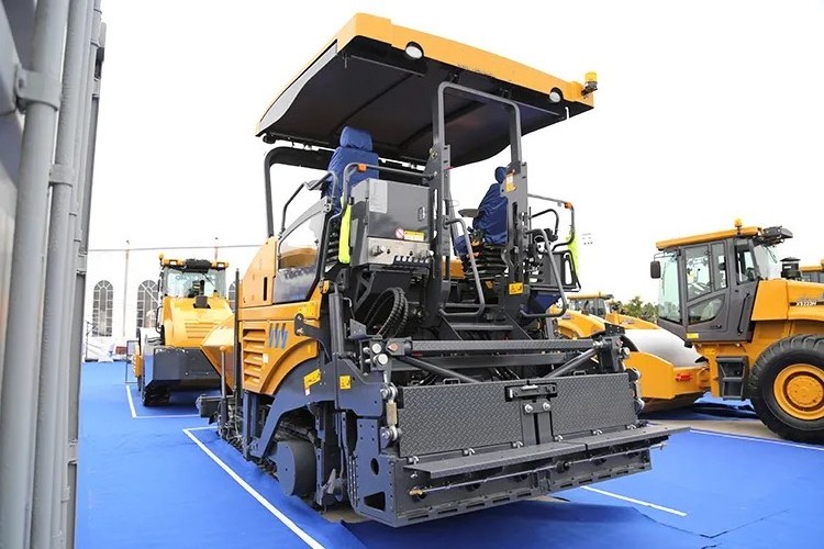 RP753 Road Concrete Paver 140kw Asphalt Paver Machine For Sale