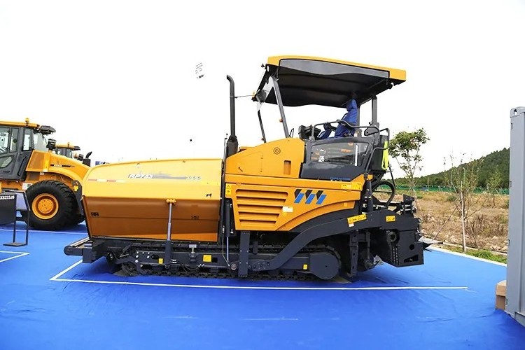 RP753 Road Concrete Paver 140kw Asphalt Paver Machine For Sale