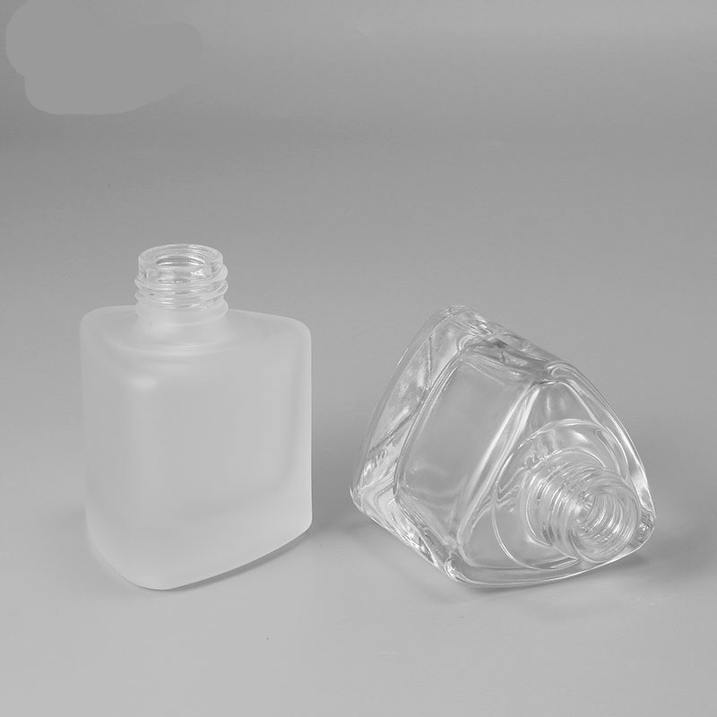 wholesale New spot transparent triangle essential oil glass bottle frosted perfume cosmetic 30ml glass dropper bottle