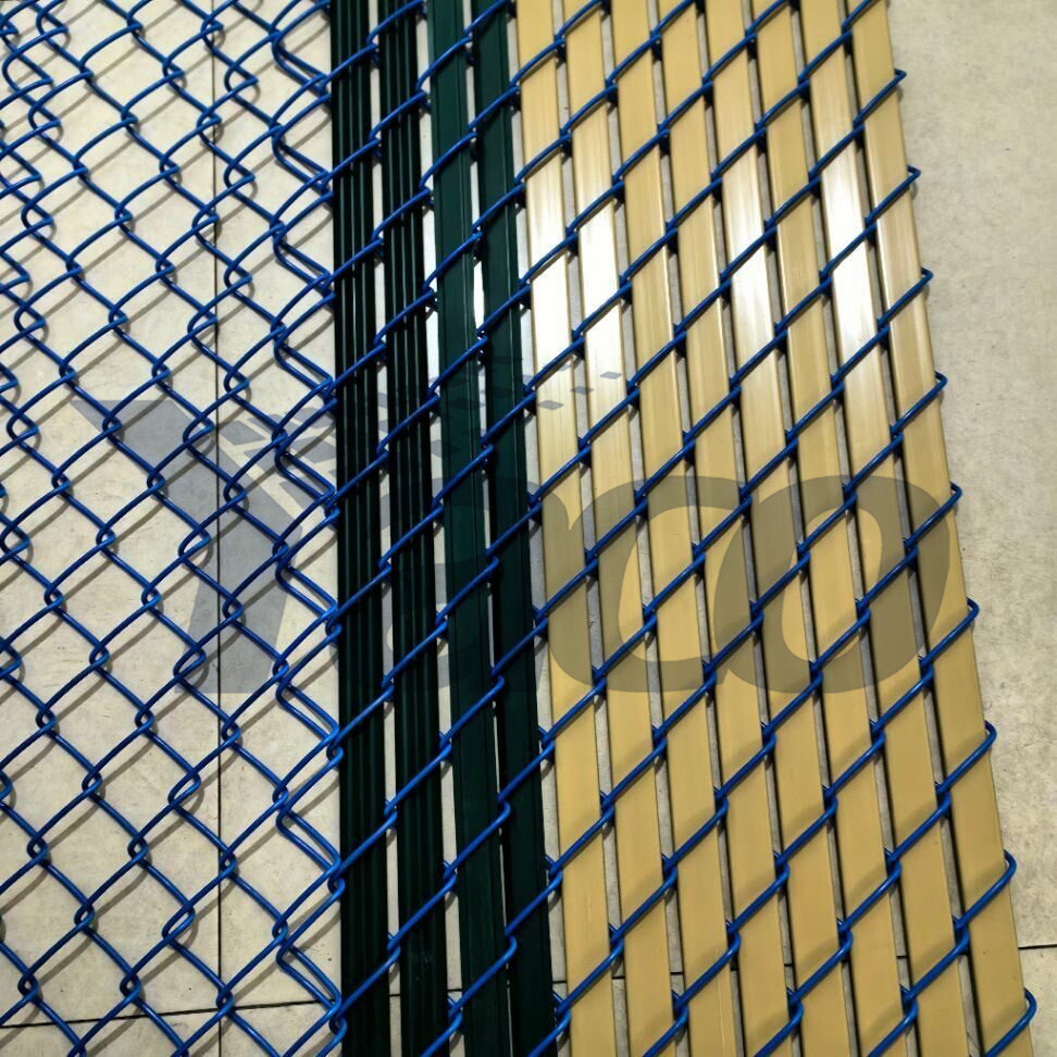 6ft 9gauge PVC coated chain link cyclone wire mesh fence with pvc privacy type fence slats