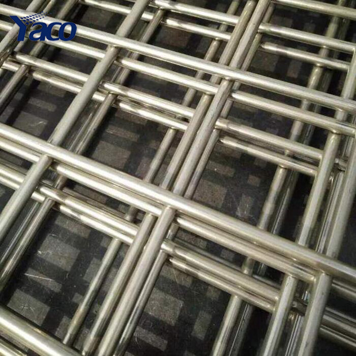 Galvanized welded wire mesh panel for dog kennel and chicken fly pen