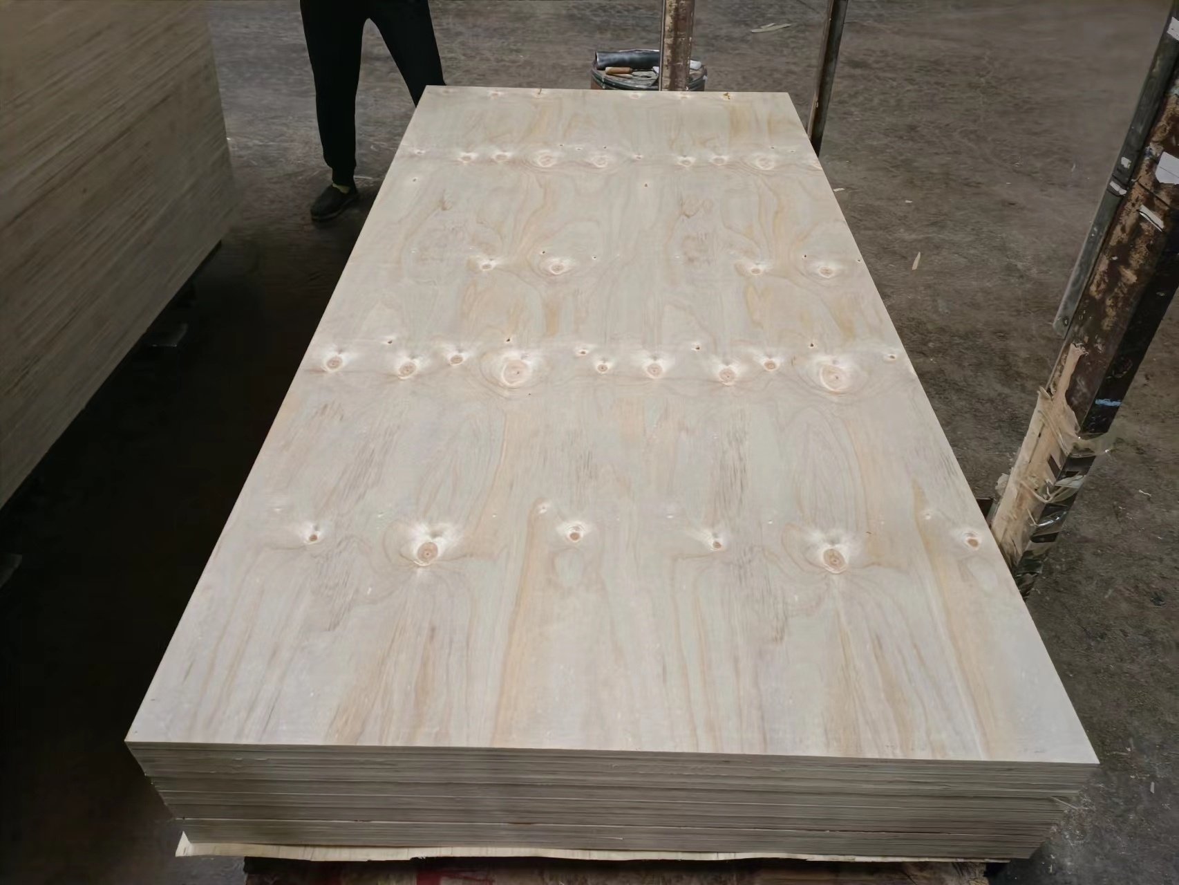 Wholesale Pine CDX Plywood 4X8 Commercial Plywood Furniture/Decoration/Package