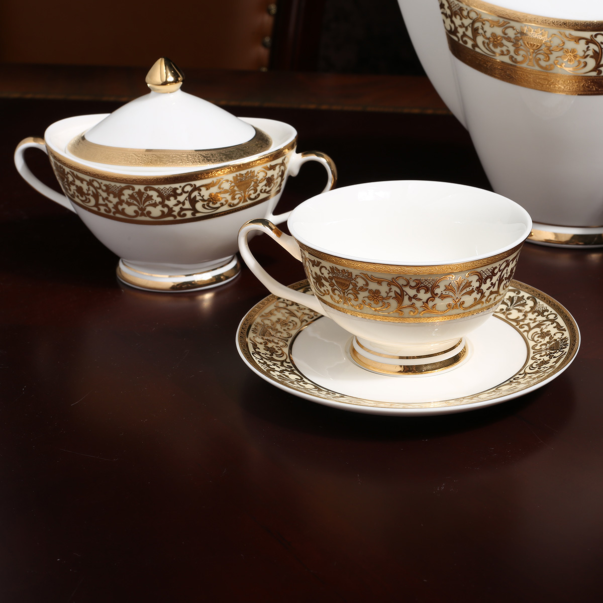 Wholesale Royal New Fine Bone China Tea Set Luxury Ceramic Coffee Cup And Saucer Porcelain Gold Tea Pot