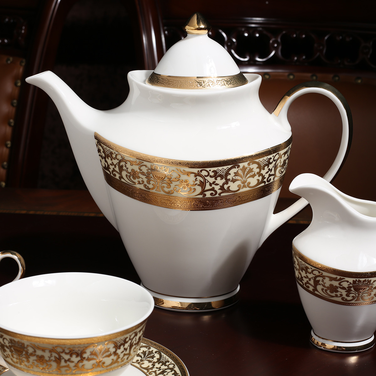 Wholesale Royal New Fine Bone China Tea Set Luxury Ceramic Coffee Cup And Saucer Porcelain Gold Tea Pot