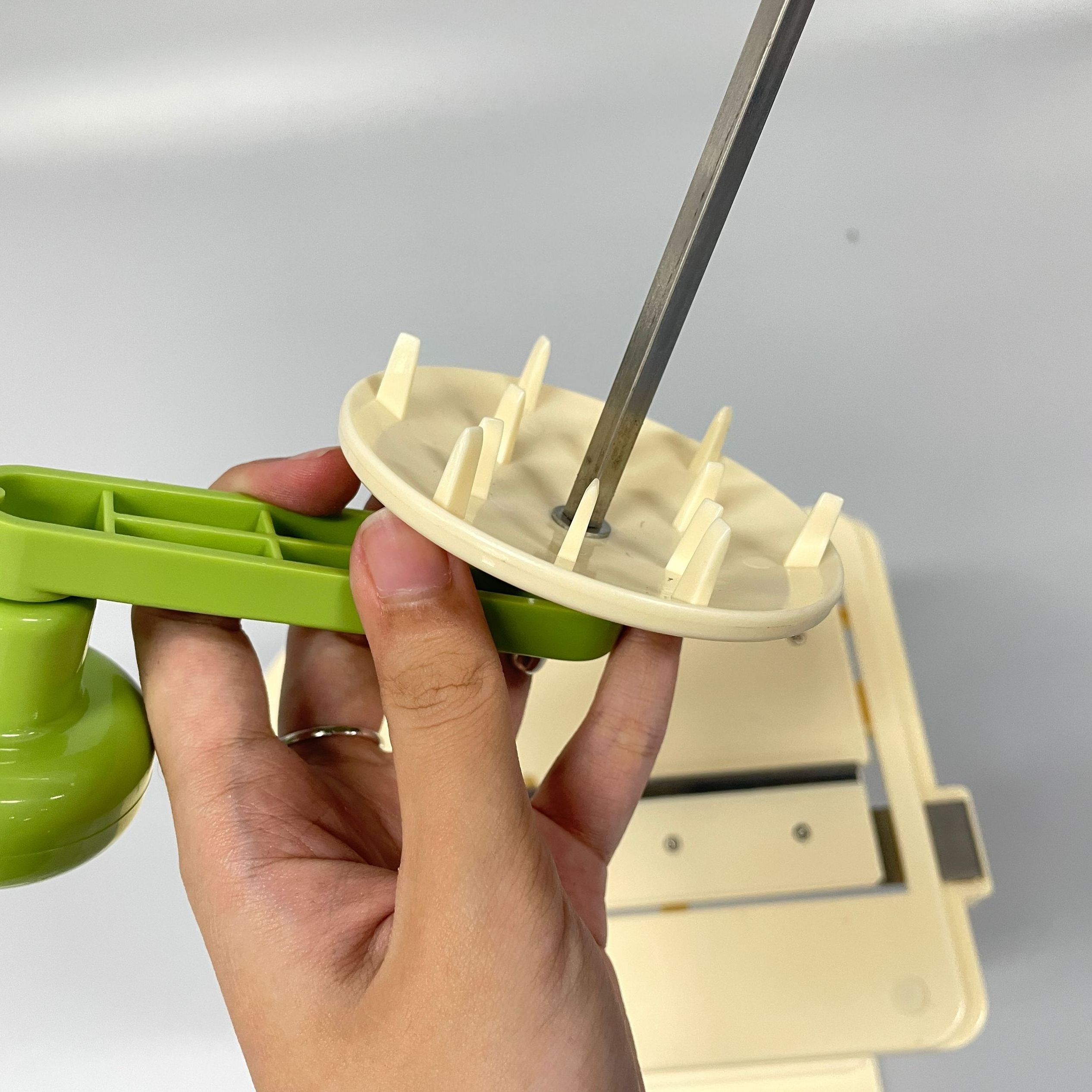 automatic lettuce shredding machine/cabbage cutter shredder machine/vegetable shredder for green salad lettuce slicer