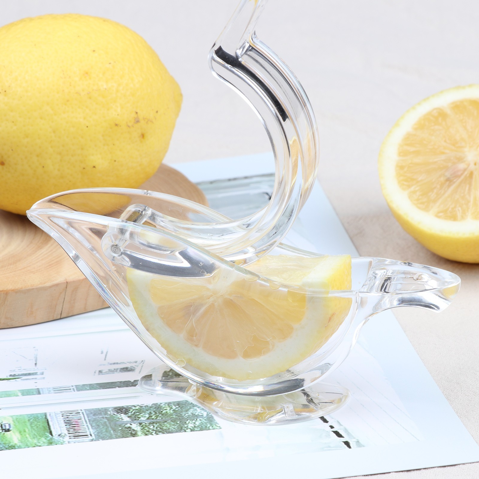 Acrylic Glass Portable Transparent Fruit Elegance Bird Shape Hand Manual Juicer Lemon Squeezer for Orange Lemon Lime