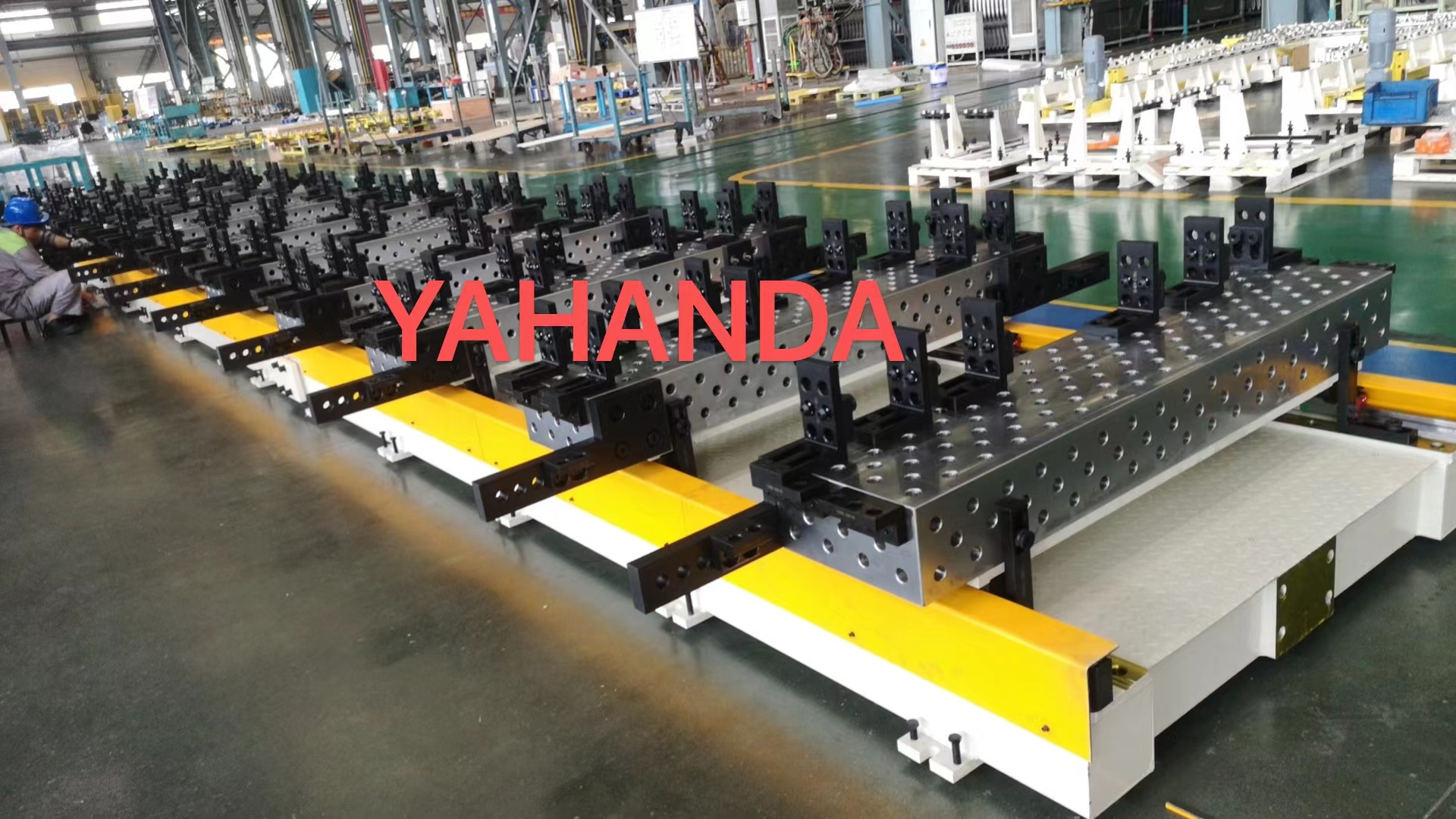 YAHANDA 3D welding table U beams U blocks with rail moving/stoping system for long and heavy welding pieces needs