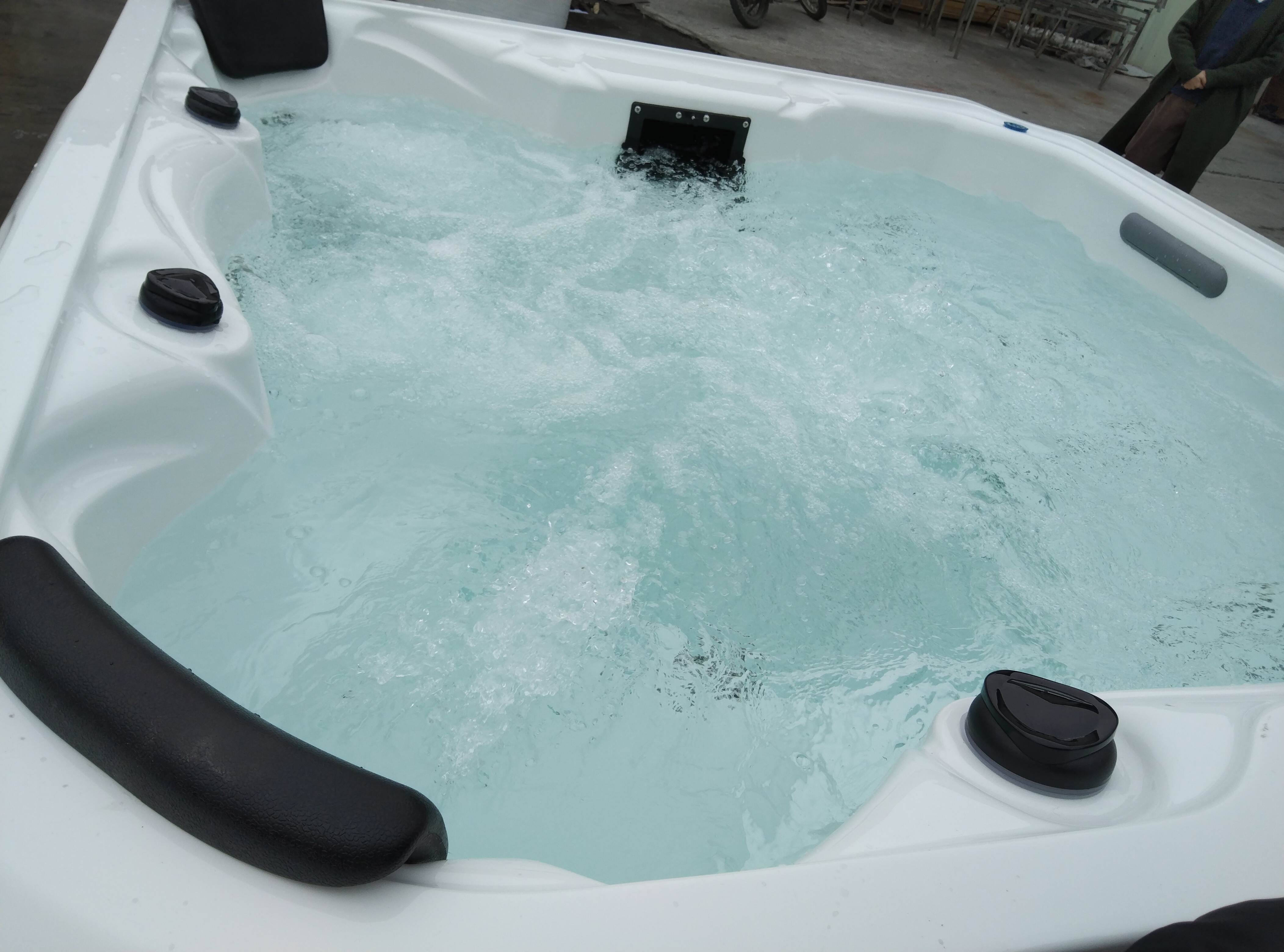 3 person large outdoor big bathtub with CE certificate swim hot tub with light whirlpool massage spa outdoor tubs