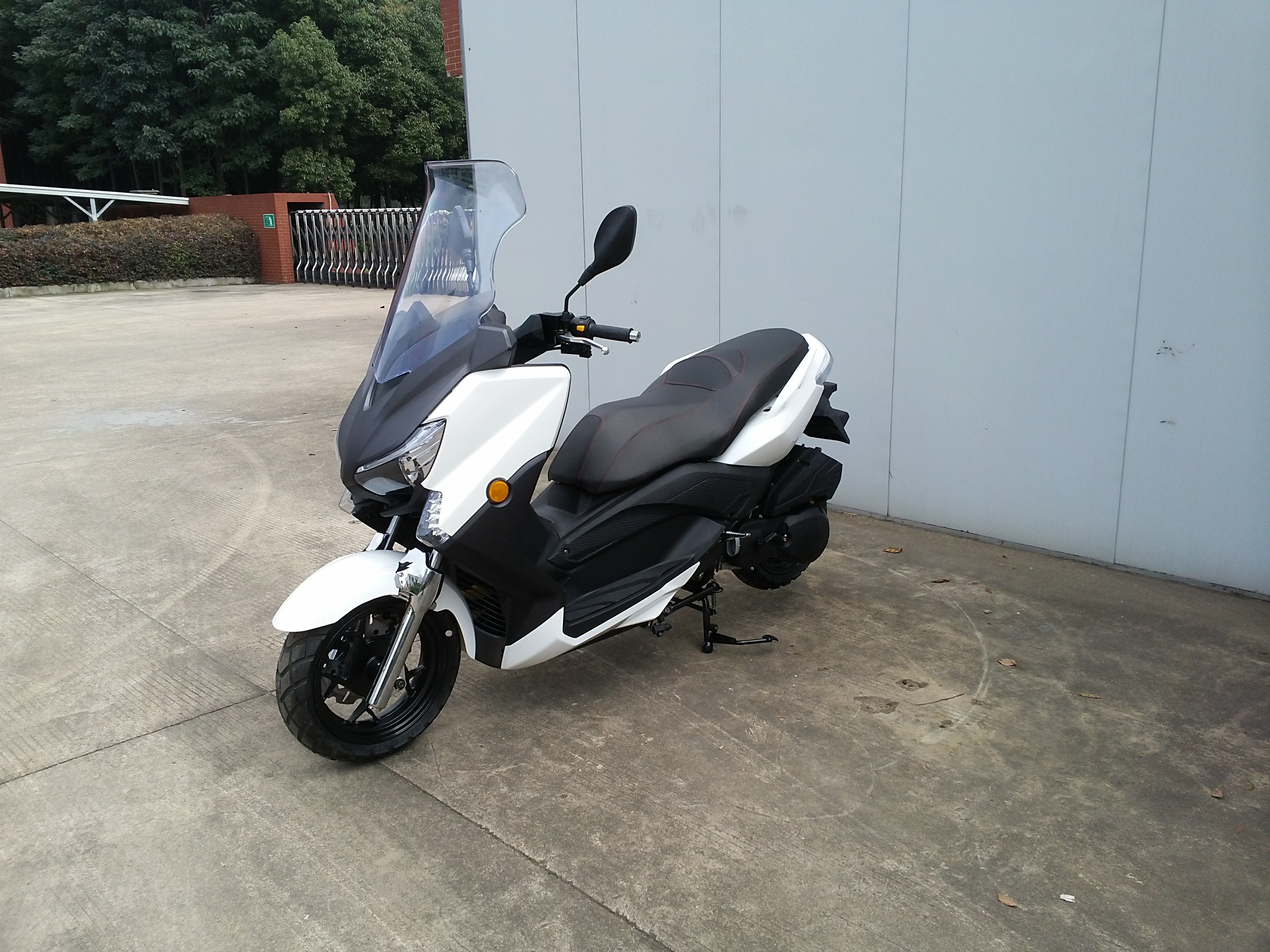 good quality moped 4 stroke 125cc gas scooter with windscreen