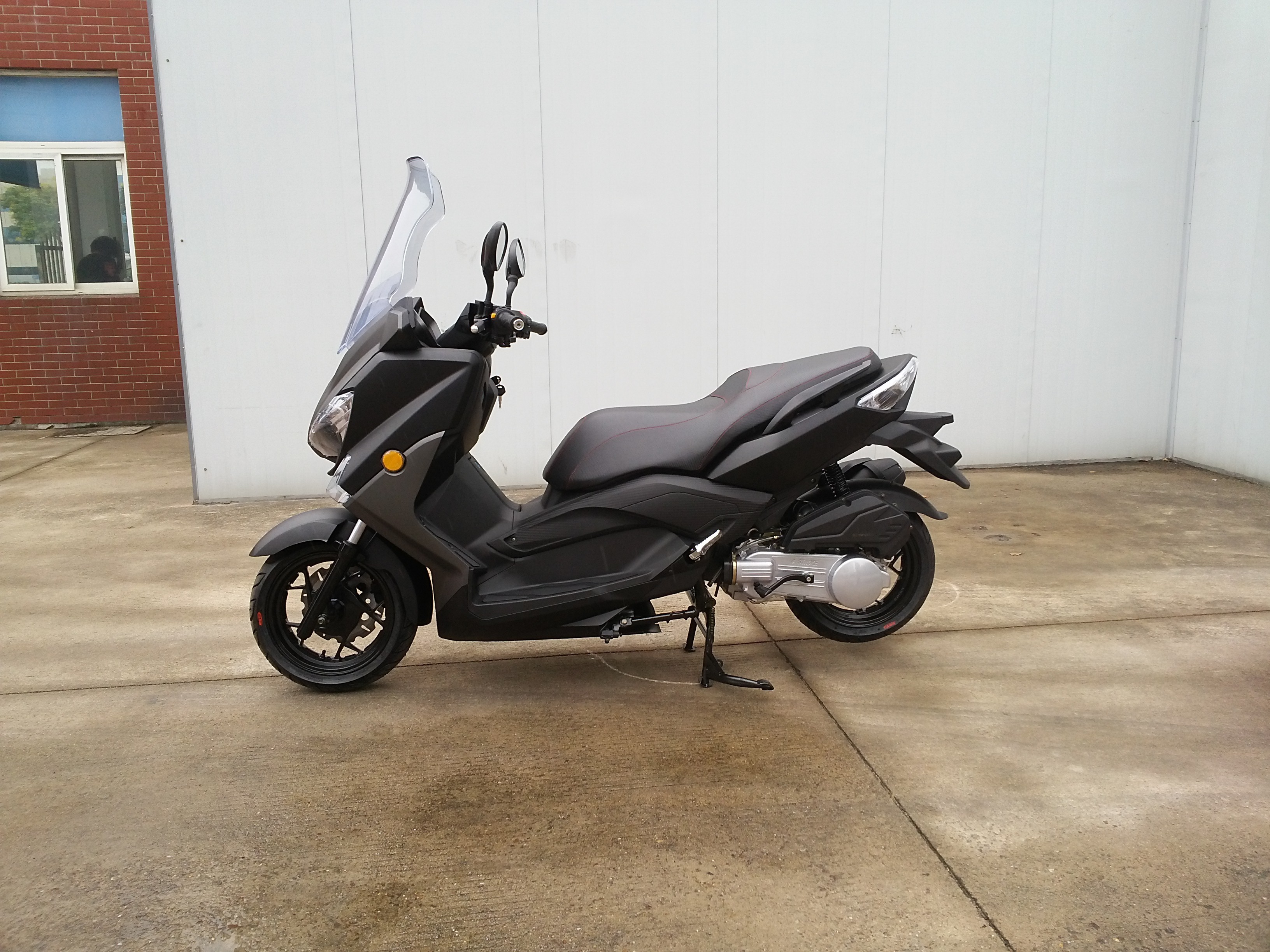 good quality moped 4 stroke 125cc gas scooter with windscreen