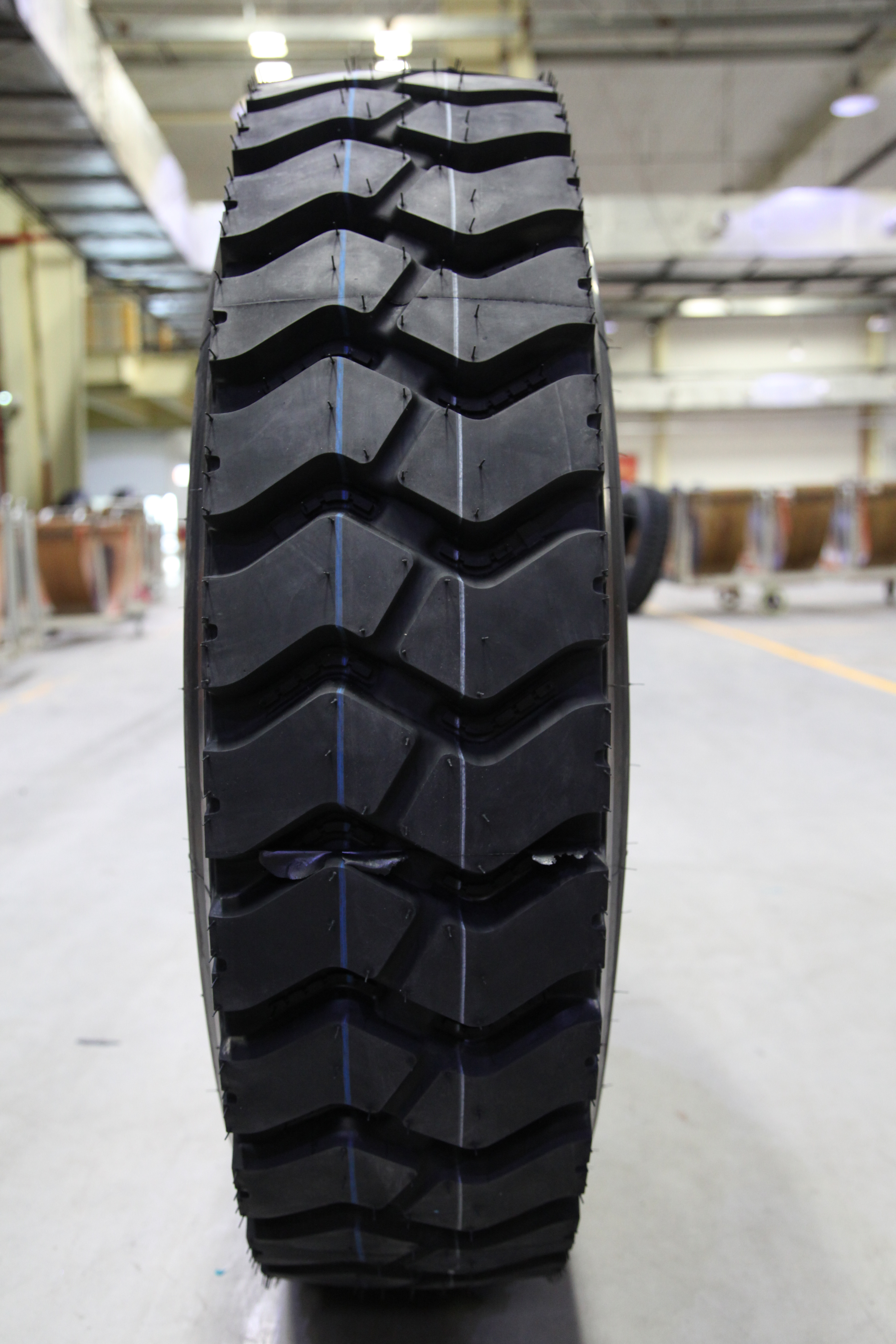 DURATURN/DYNACARGO 12.00R20 truck tires for mining or mud road conditions suitable for all wheel positions