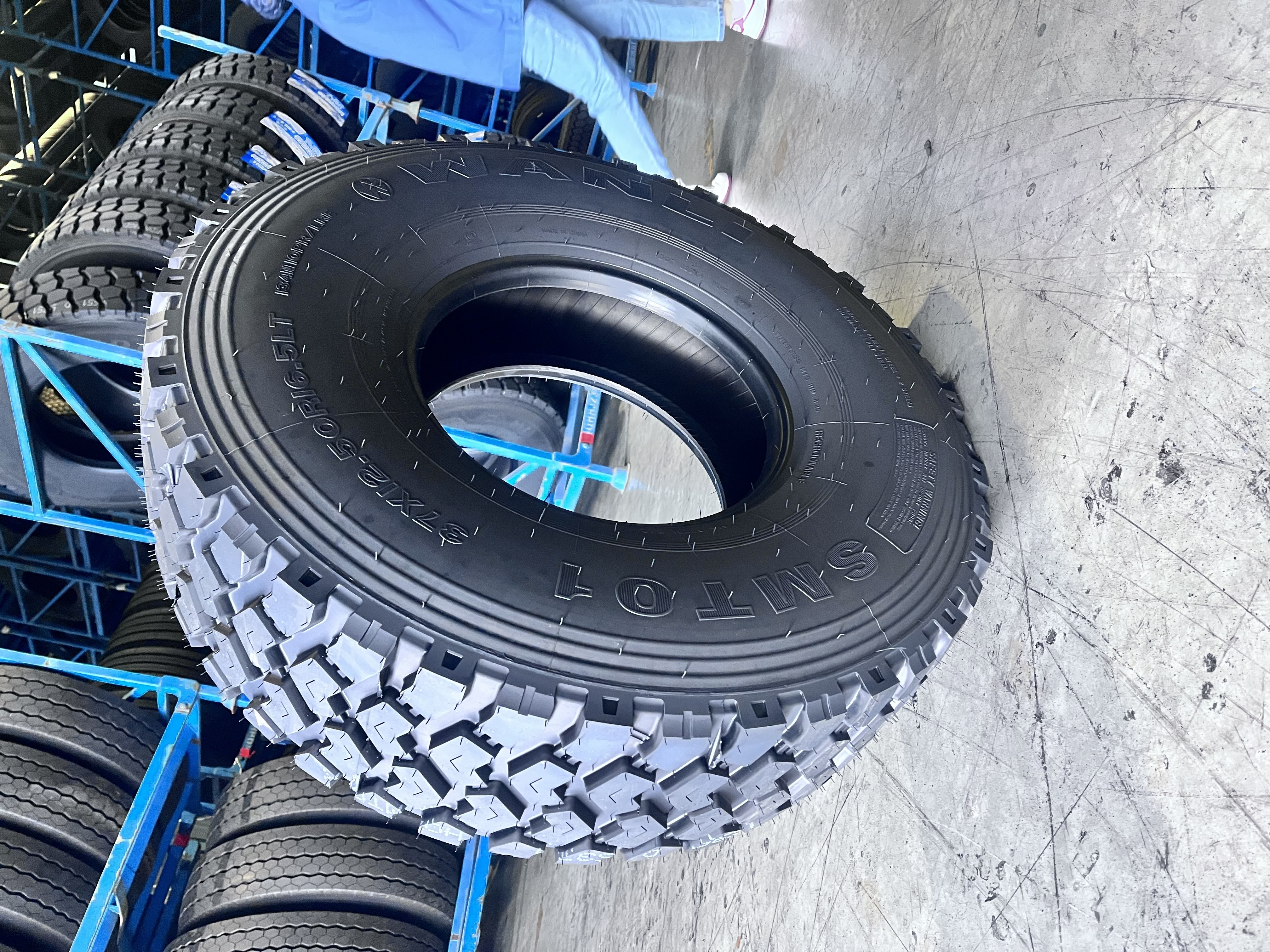 37*12.5R16.5LT  tyre for ukraine market 134N good quality tires 37 12.5 16.5 10/E wanli