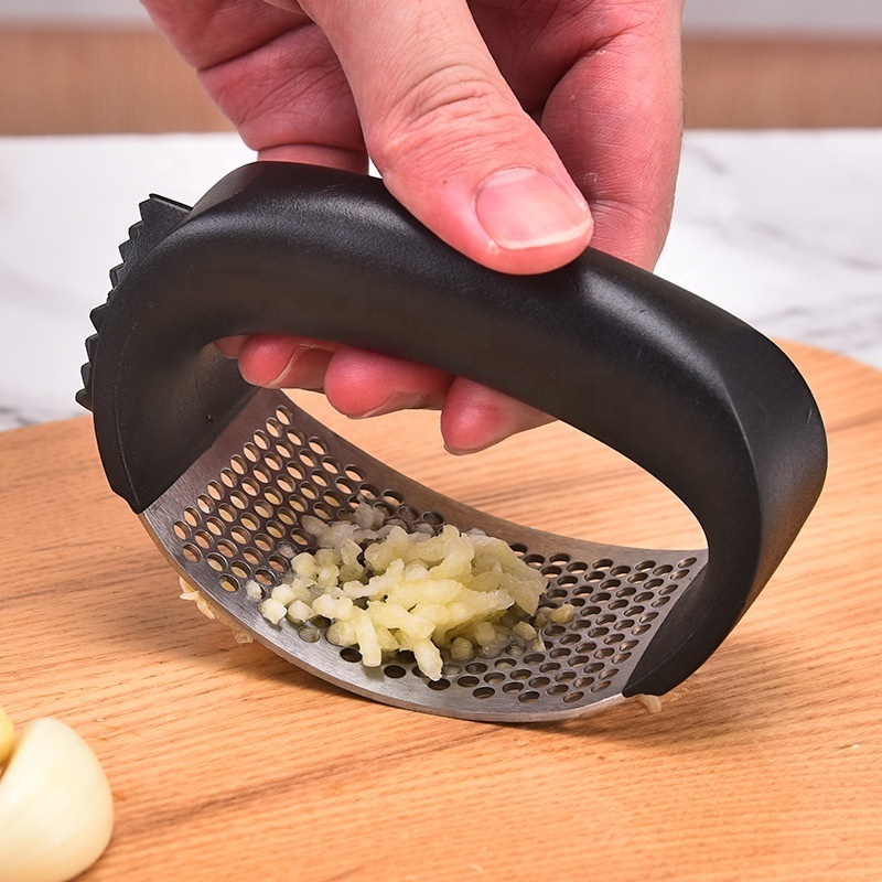 Stainless Steel Garlic Smash Press Rocker Kitchen Gadgets Garlic Ginger Mincer Crusher Squeezer