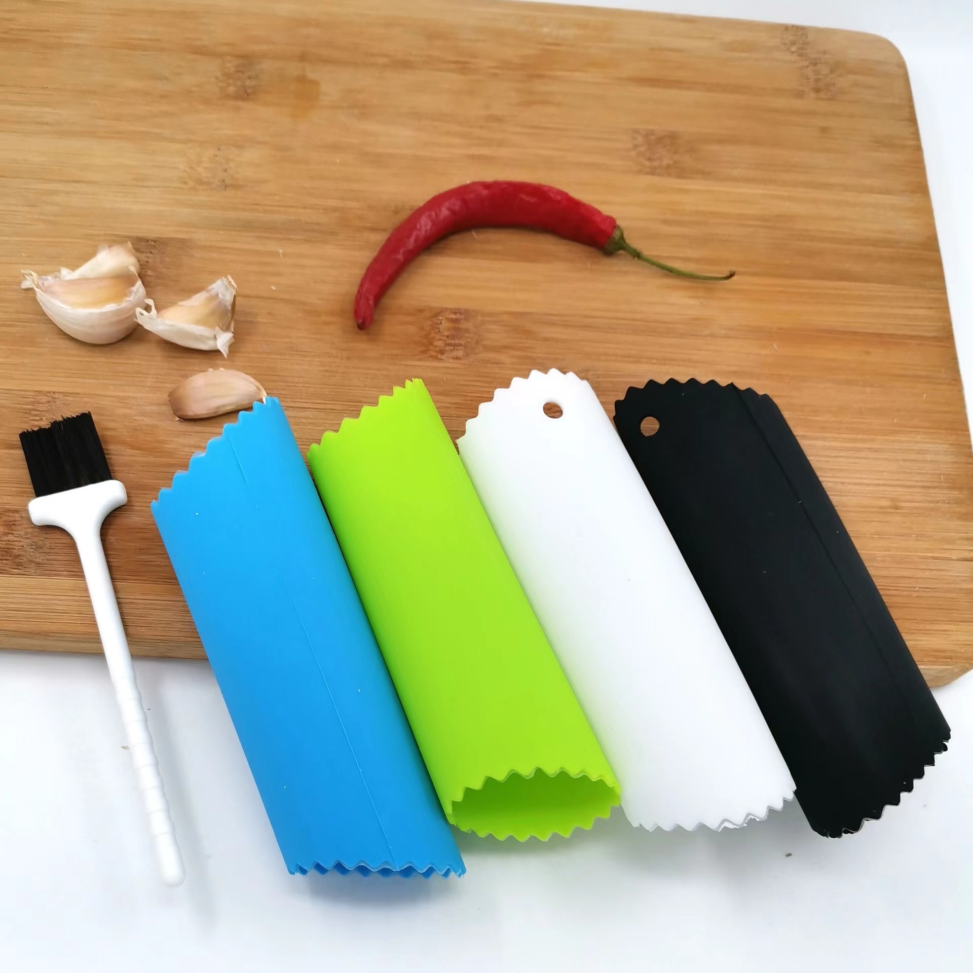 Peel Garlic cloves Silicone Tube Roller Peeling Without Smell From Hands! Odor free Kitchen Tool Innovative Design