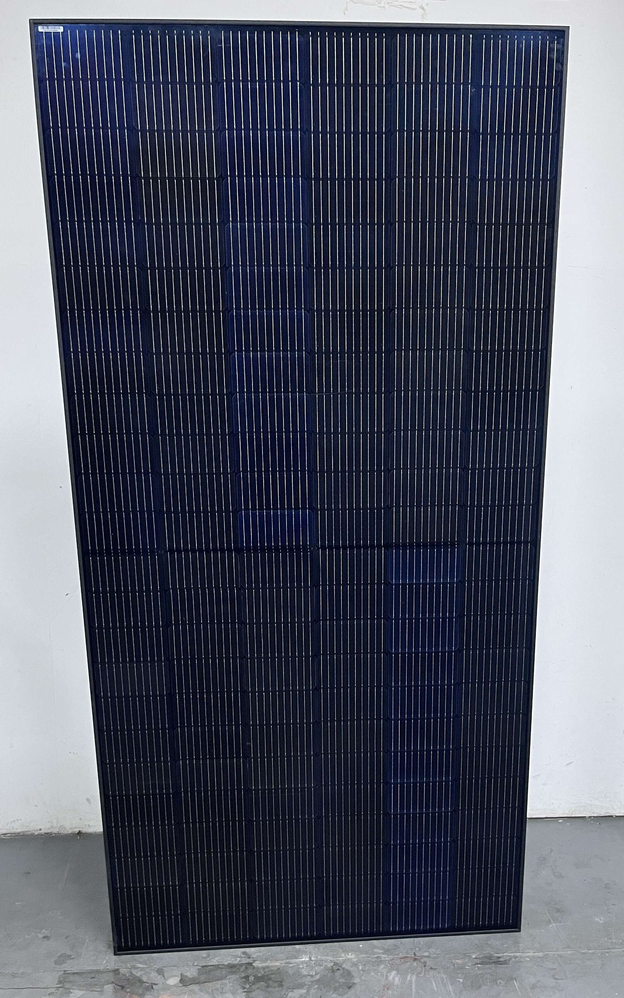 Chinese warehouse tax free solar modules 300 watt 550 watt 670 Watt solar panels high efficient silicon solar panel