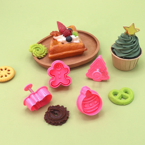 Hot Selling 4Pcs Christmas Plunger Cookie Cutter Set Christmas Tree Gingerbread Man Bell Snowman Fondant Cutter Sets