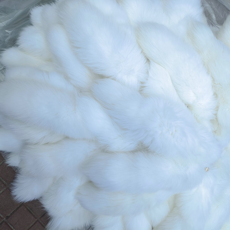 Wholesale crystal 45cm large black foxtail fluffy cheap fox fur tail key chain for decoration  real  fox tails