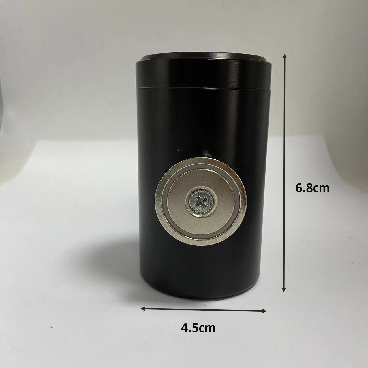 Aluminum alloy medicine tank with magnet can be adsorbed on the shelf storage