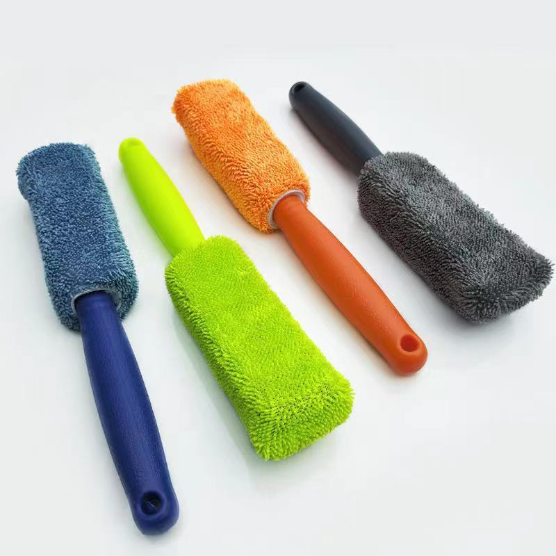 Microfiber long-handled car tyre brush can hang car tire cleaning brush vehicle tyre cleaning