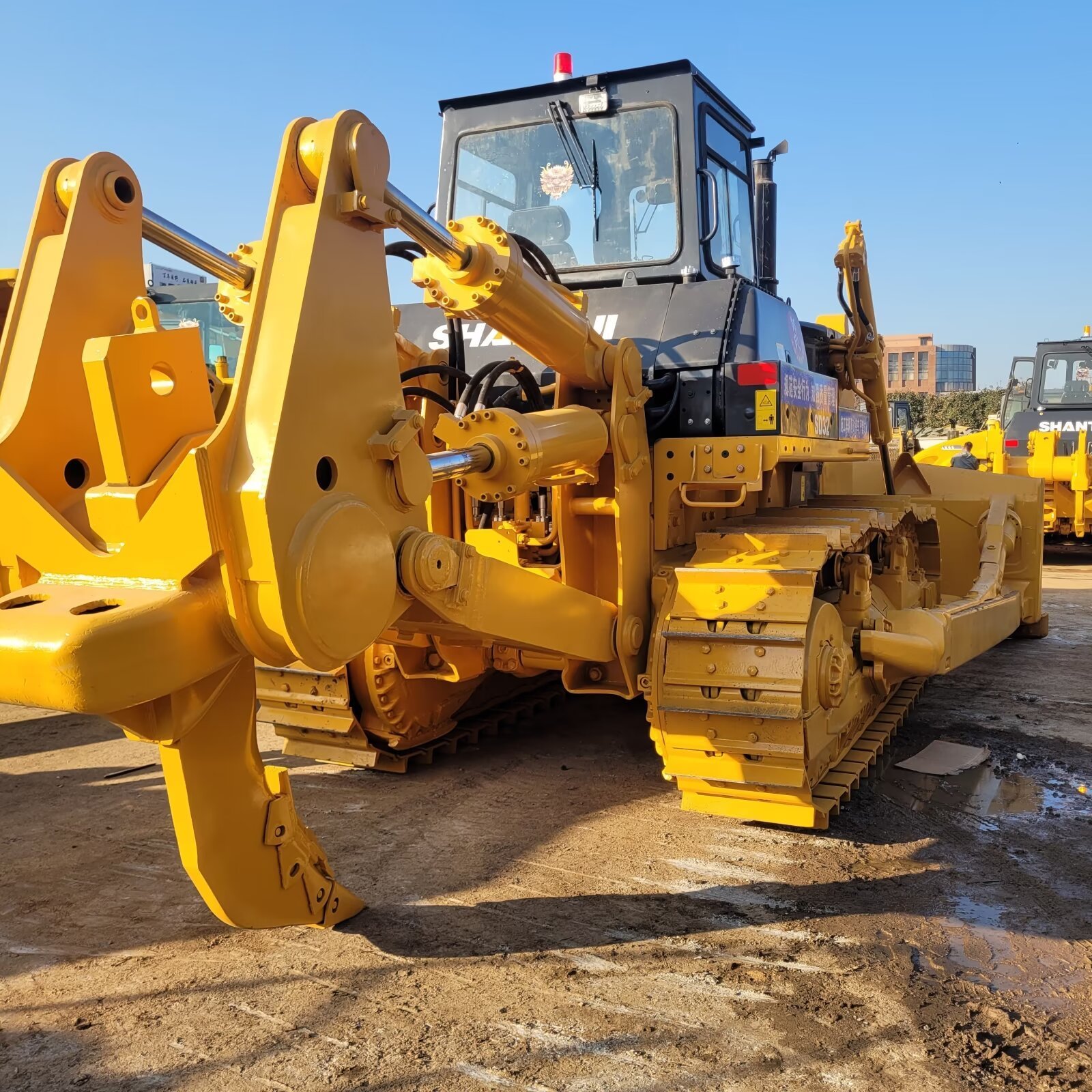 Easily Operation Used Bulldozers 32Ton Shantui SD320 Hydraulic Backhoe Used SD320 Bulldozers