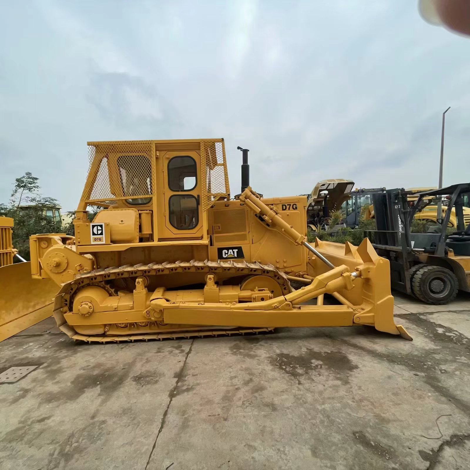 Hot sale Caterpillar used earth moving machine D7Gwith winch in stock original Japan made used crawler bulldozer D7G for sale