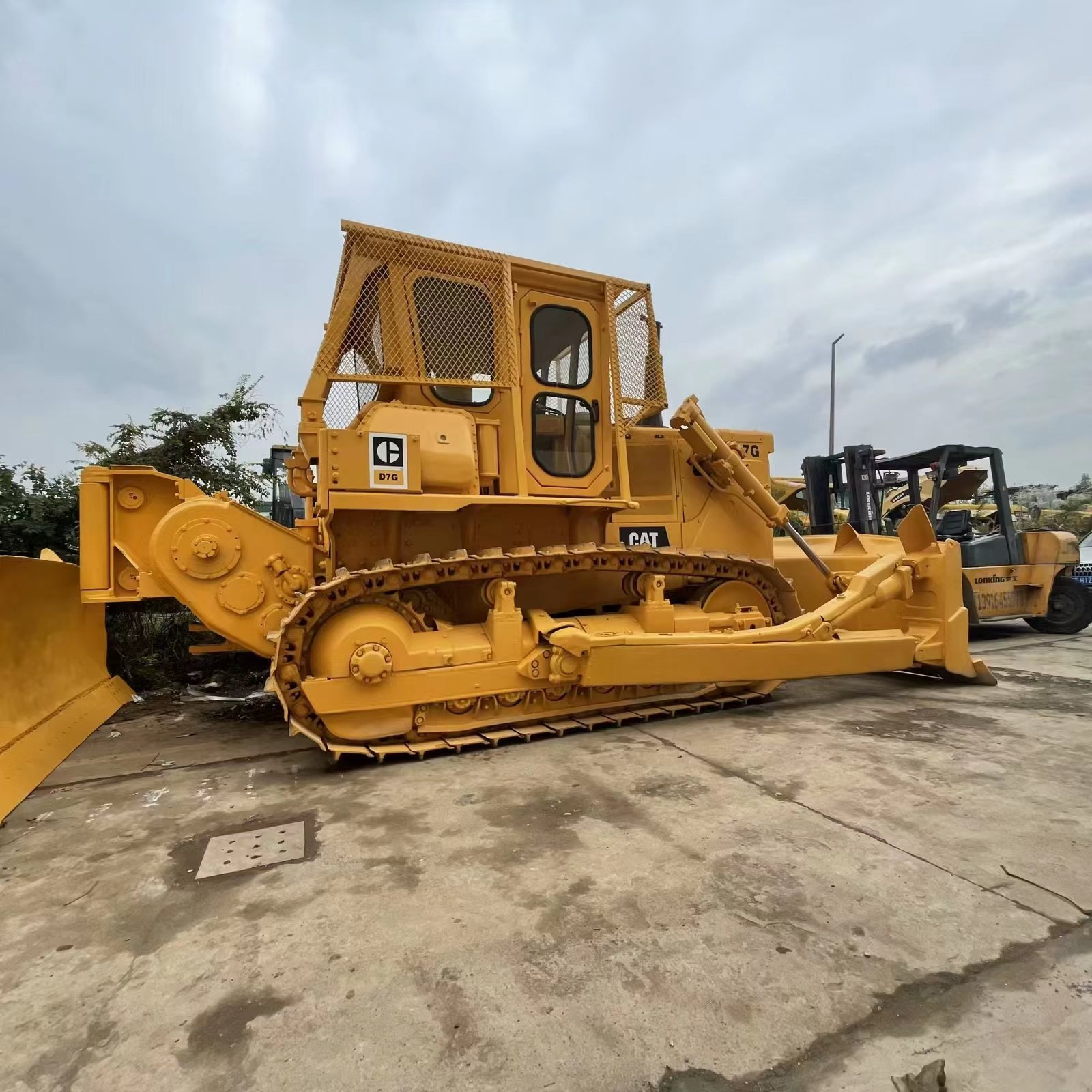 Hot sale Caterpillar used earth moving machine D7Gwith winch in stock original Japan made used crawler bulldozer D7G for sale