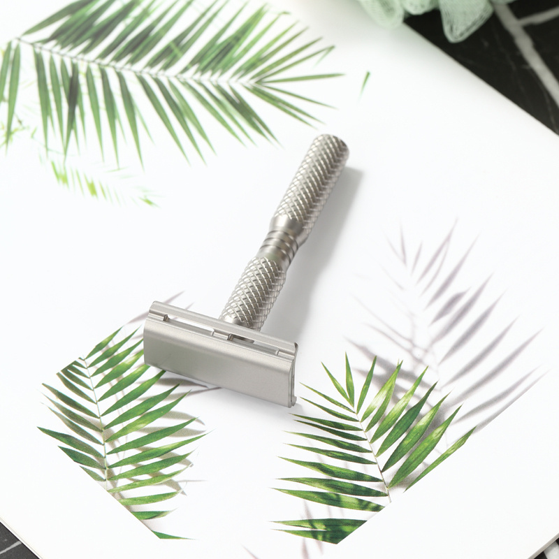 YAQI Double edge Titanium Light Weight Safety Razor for men