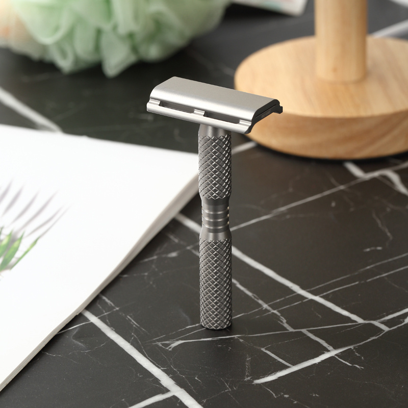 YAQI Double edge Titanium Light Weight Safety Razor for men