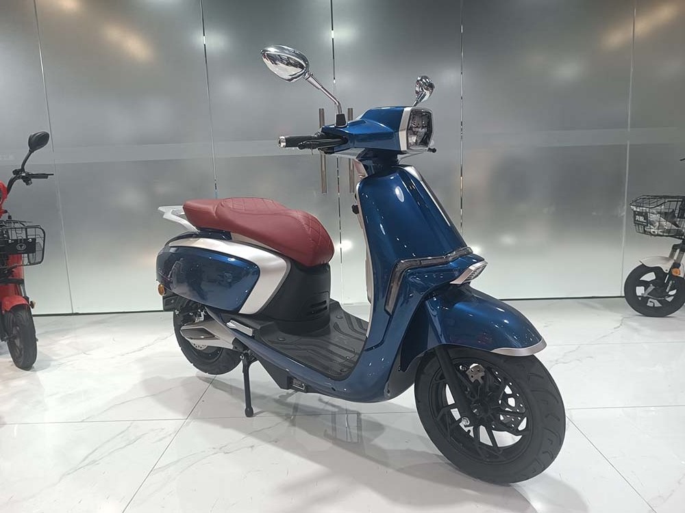 Euro 2023 Hot Sale Classic 2000w Motor 45km/h Eec Certificate Motorcycle Moped Eec Best Electric Scooter