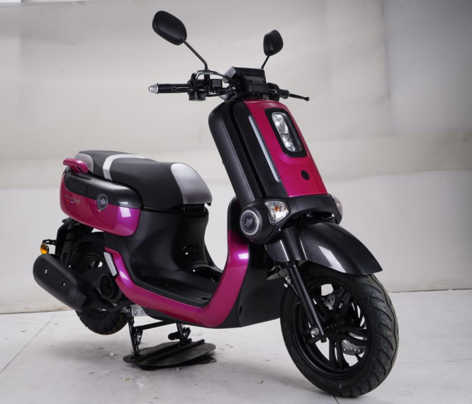 Popular Design Efi Technology Air-cooled Petrol Gas Scooter Yamaha Motor 125CC