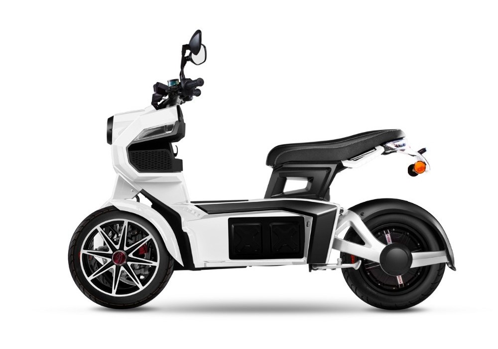 Luxury 3Wheels Itank Electric Motorcycle Doohan Electric Scooter