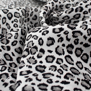 Custom Silk Digital Fabric Italian Mulberry Printed Pure Leopard Print Silk Velvet Fabric 100% Silk Fabric Printing