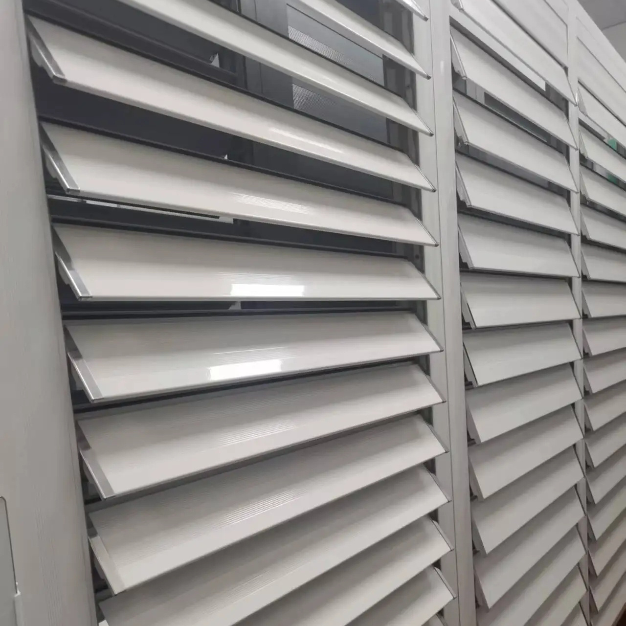 Electric Aluminium Alloy Louvers outdoor Electric /Manual Sun Shade /Rainproof /Windproof Flat Shutters