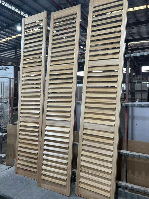 New Design Anti-Theft Decoration Blinds Factory Direct of Wood and Basswood Stained Plantation Shutters Components Louvers