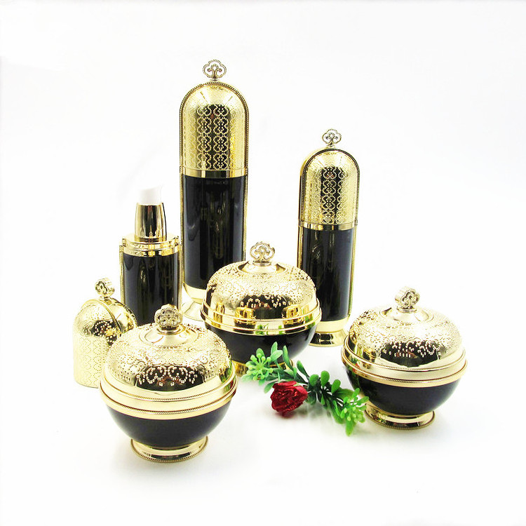 wholesale 50g-30g gold luxury design empty cosmetic plastic packaging manufacturer