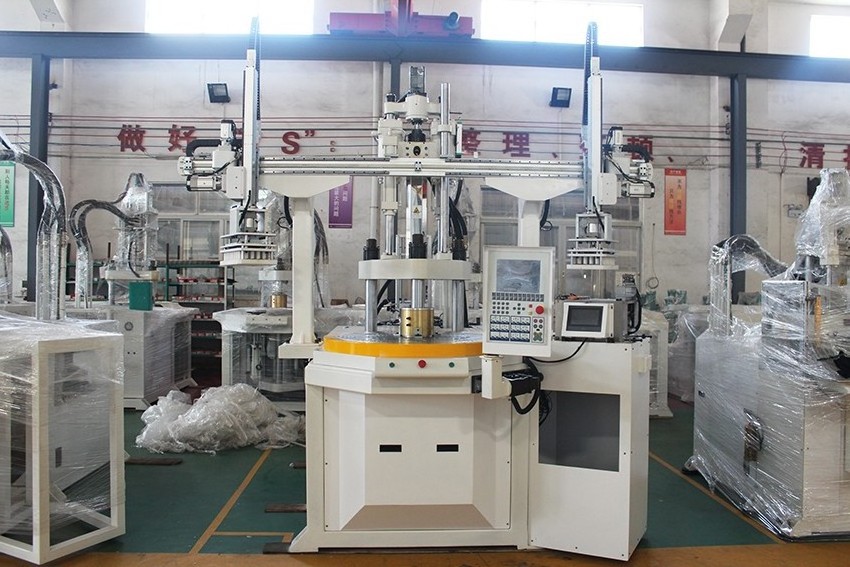 Rotary injection molding machine full automatic produce LED lamp bulb base