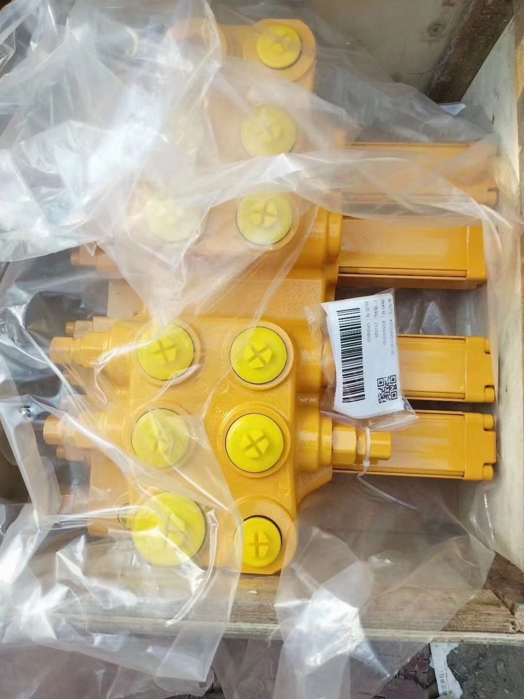 QY25K QY25K-I Truck crane parts Pilot combination multi-way control quadruple main valve 803000400