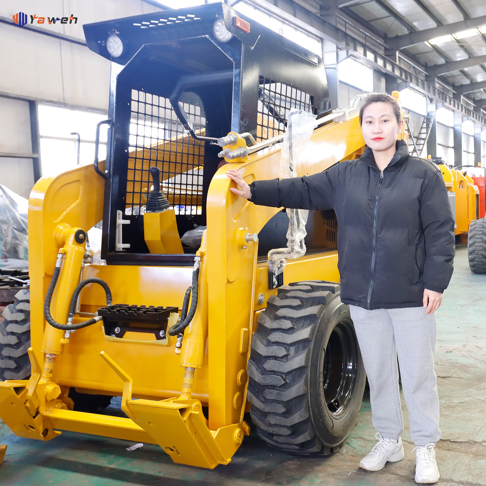 Yaweh 1050kg wheel track skid steer loader with mulcher trencher rock saw sweeper snow blower auger hammer