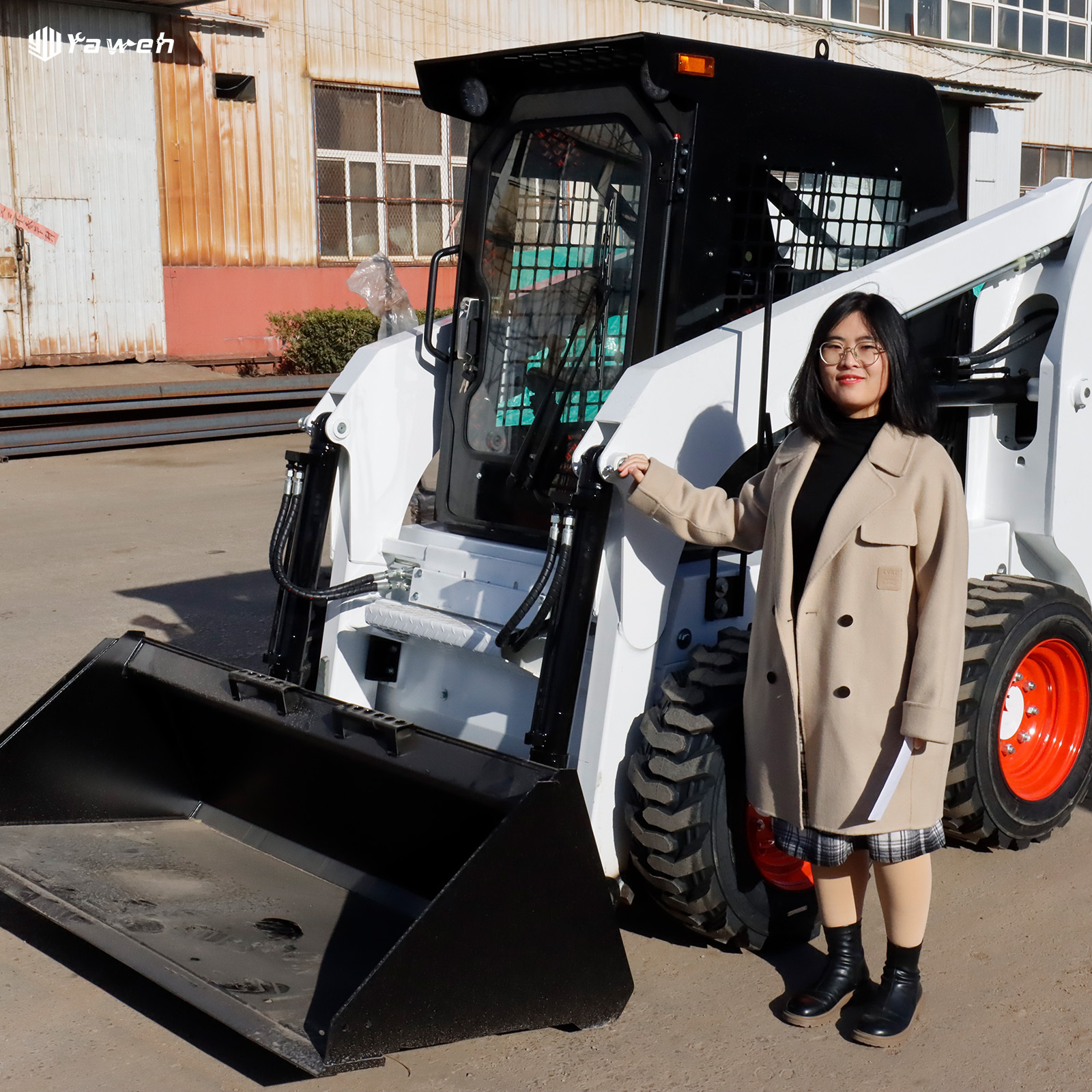 Yaweh 1050kg wheel track skid steer loader with mulcher trencher rock saw sweeper snow blower auger hammer