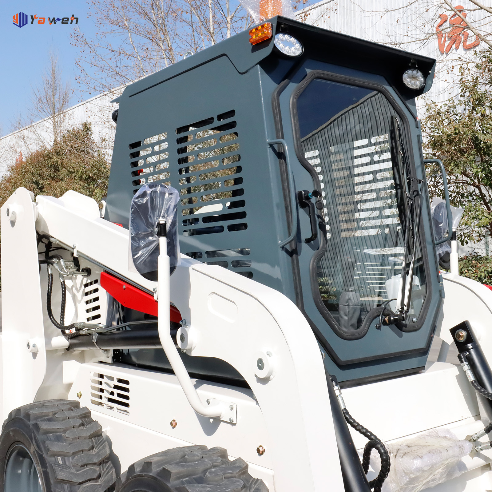 Yaweh 1050kg wheel track skid steer loader with mulcher trencher rock saw sweeper snow blower auger hammer