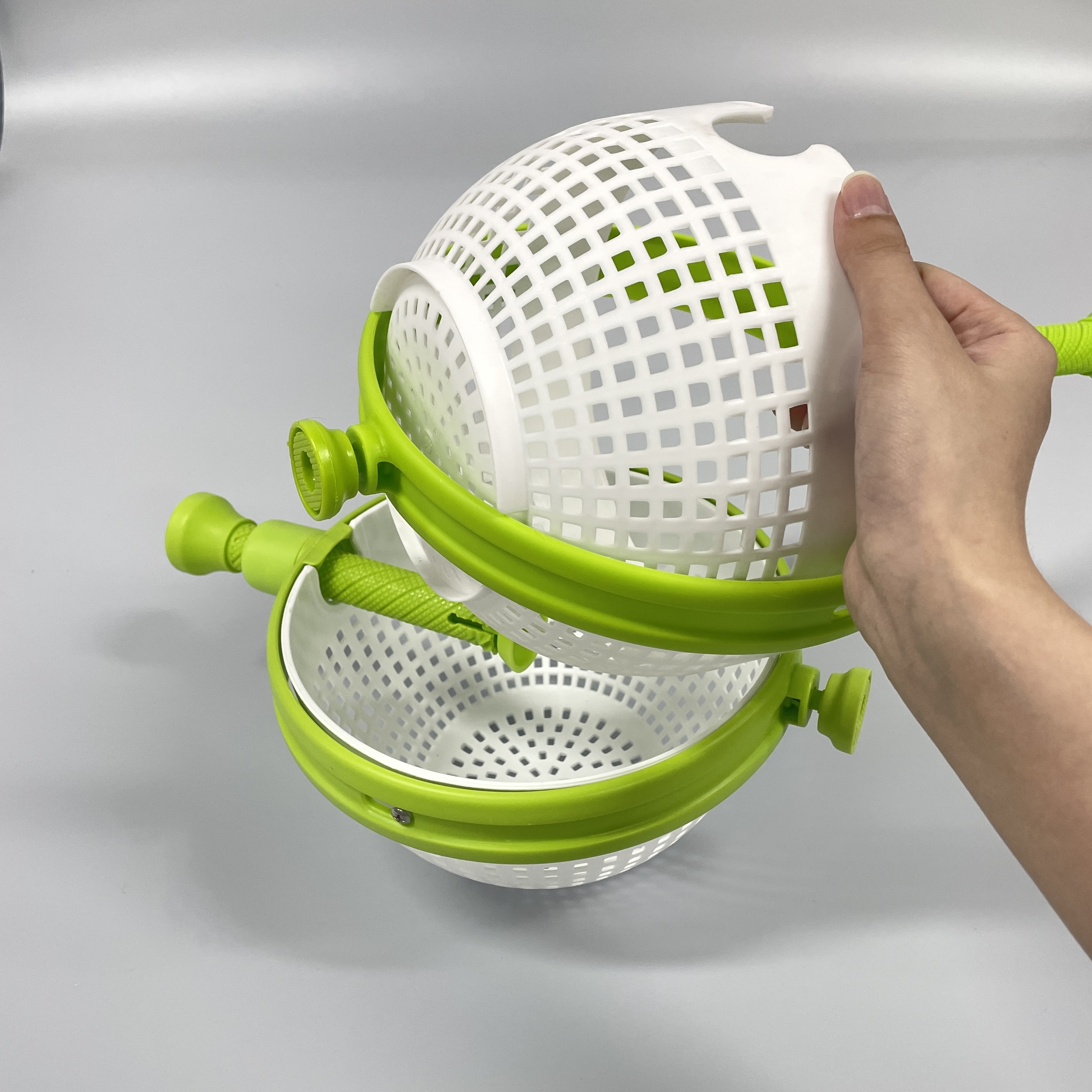 2024 Useful Vegetable and Fruit Salad Spinner Scratch Resistant Plastic Spina Colander Salad Spinner Colander