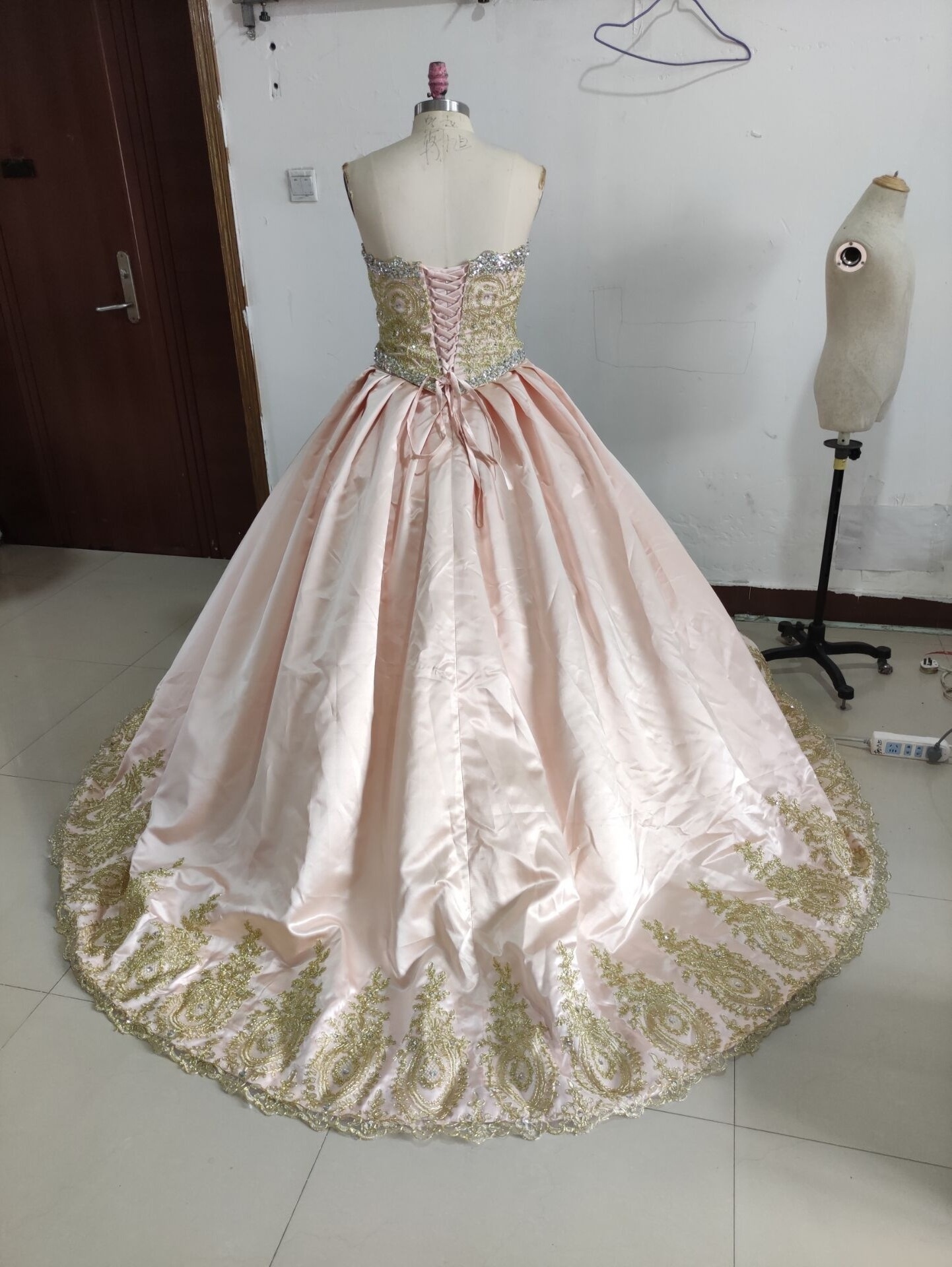 Strapless Sweet Heart Neck Gold Lace Ball Gown Party Dresses Custom Made Quinceanera Dresses