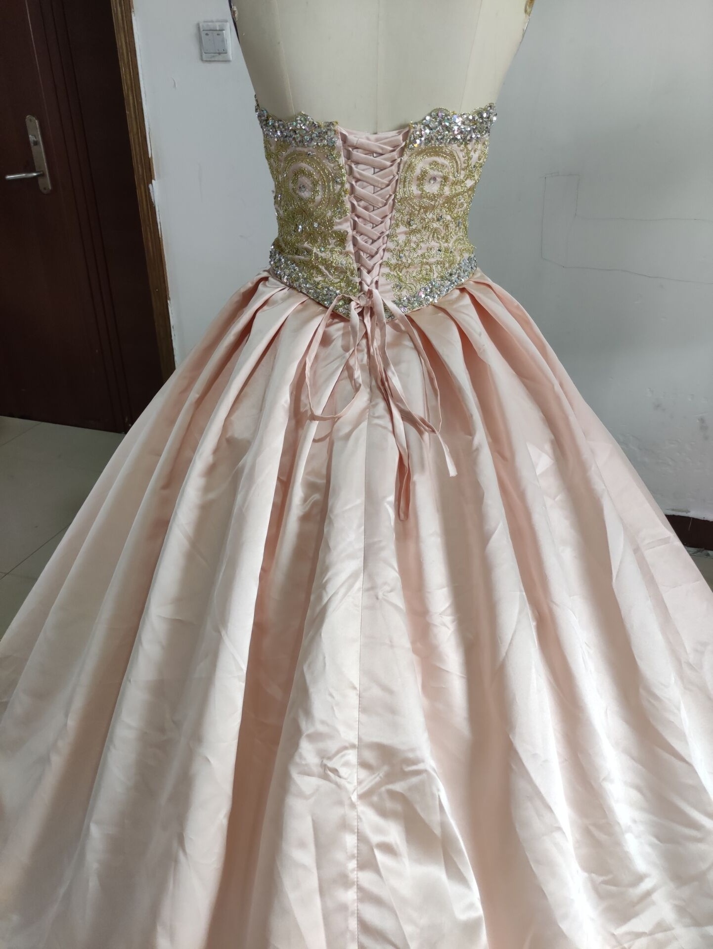 Strapless Sweet Heart Neck Gold Lace Ball Gown Party Dresses Custom Made Quinceanera Dresses