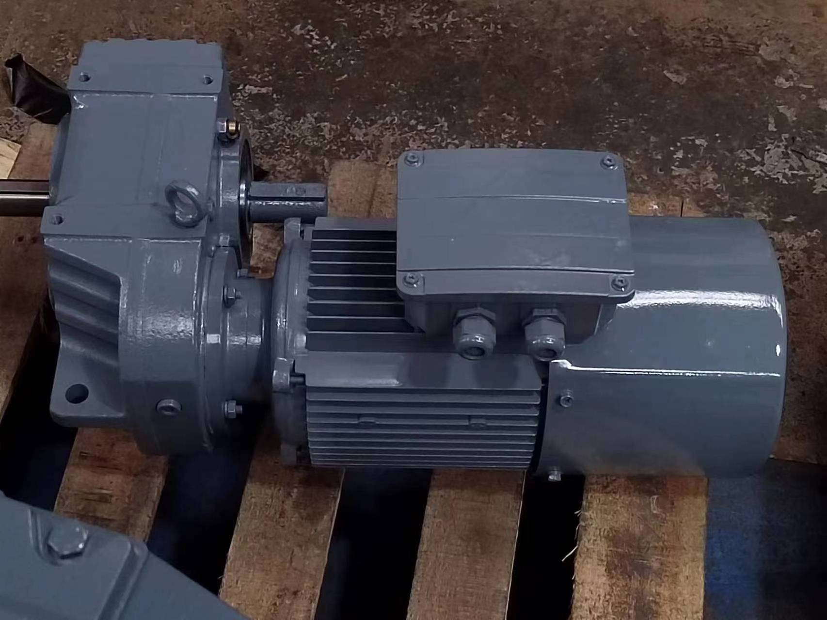 F Series Shaft Mounted Parallel Helical Gearbox