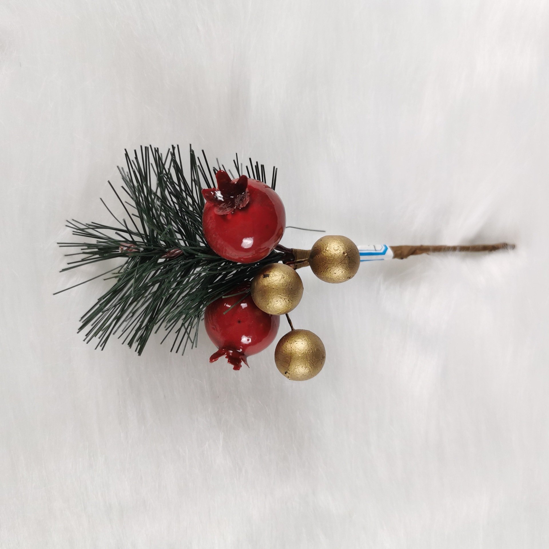 S0341 Wholesale Party Decorative Filler Red Berry Spray Picks Floral Pinecones Branches Plastic Artificial Christmas Tree Picks