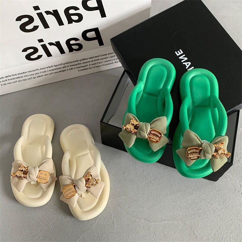 2023 Summer Decorative Sandals Women New Bow Clip Toe Flat Sandals Fashion Pendant Small Bear Flip Flop