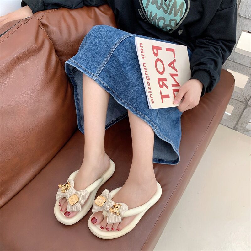 2023 Summer Decorative Sandals Women New Bow Clip Toe Flat Sandals Fashion Pendant Small Bear Flip Flop