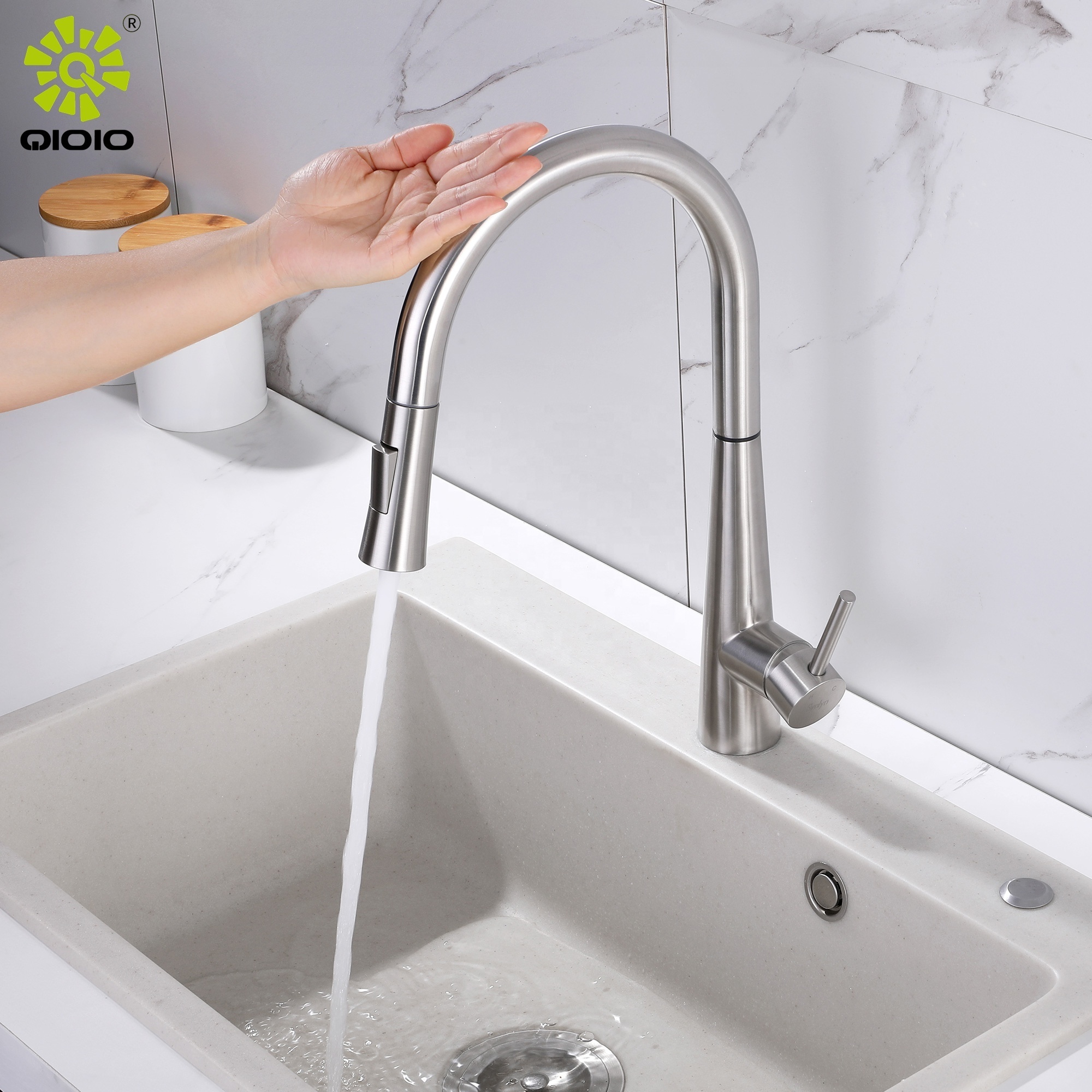 304 stainless steel brushed hot and cold mixed professional manufacturer Sensor Touch Faucet Pull out kitchen faucet