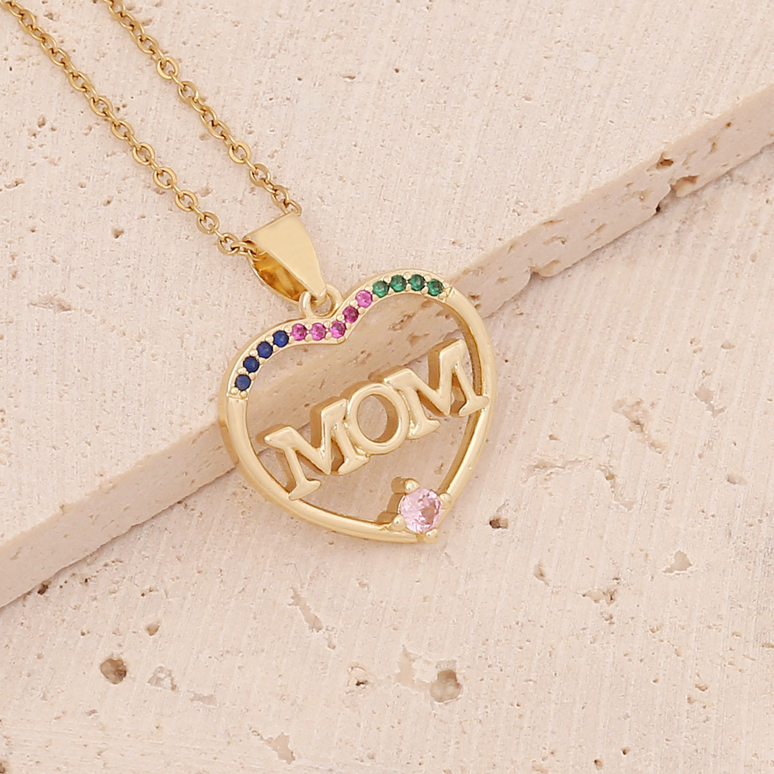 New Arrival Mother's Day Gift 18K Gold Plated Mom Love Heart Necklace Fashion Full Diamond Brass Mom Necklace Jewelry